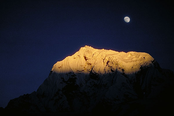 Sunset and Moonrise above Cho La